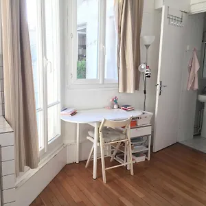 Located Flat In Saint-germain-des-prés París